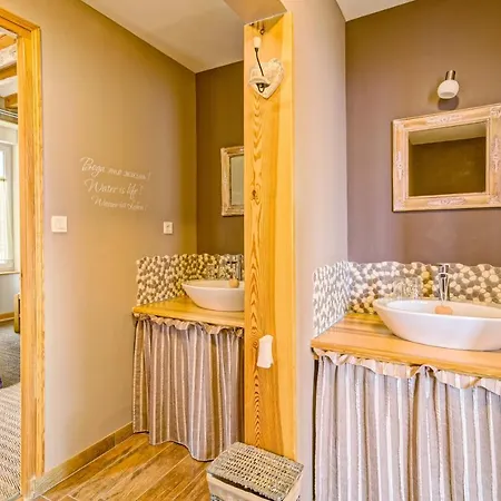 Le Mont Besset Bed & Breakfast Lalouvesc Exterior photo